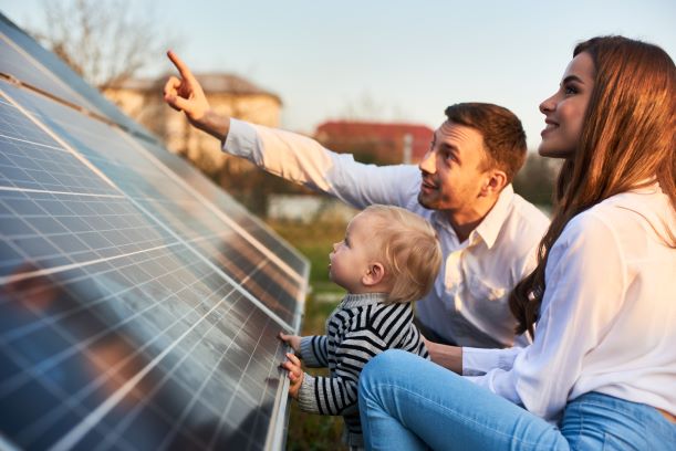 Ahorro con paneles solares en vivienda